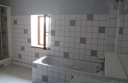Souvigny Cottage | Charming farmhouse with pool, near historic Souvigny, family-friendly amenities and activities