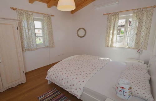 Buici House | Holiday home with pool for 5 persons near Poreč