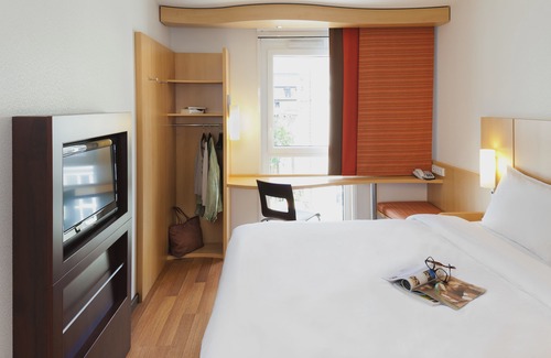 Chaponnay Hotel | ibis Lyon Est Chaponnay