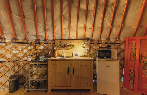 Taliandorogd House | Dream By The Stream In A Yurt