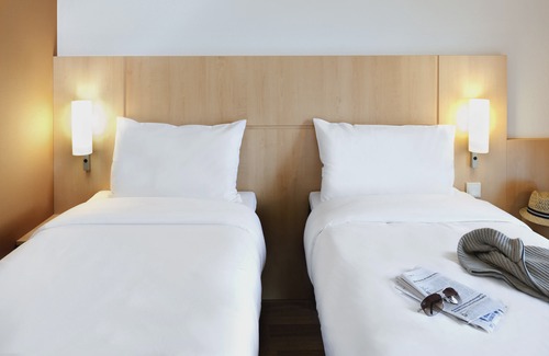 Chaponnay Hotel | ibis Lyon Est Chaponnay