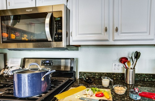 Seven Coves Apartment | Resort-Style Lake Conroe Retreat with Balcony and View