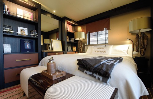 La Savina Hotel | House of Hütter - Floating Home Goldfinger