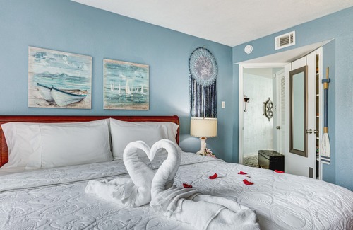 Seven Coves Apartment | Resort-Style Lake Conroe Retreat with Balcony and View