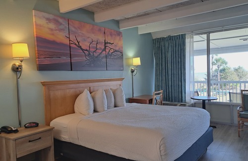 Jekyll Island Hotel | Days Inn & Suites by Wyndham Jekyll Island