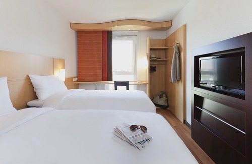 Chaponnay Hotel | ibis Lyon Est Chaponnay