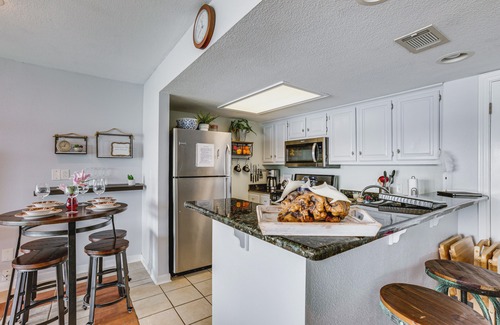 Seven Coves Apartment | Resort-Style Lake Conroe Retreat with Balcony and View