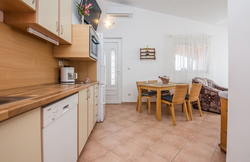 Vir Apartment | Apartments Peter (33485-A1) - Vir - island Vir