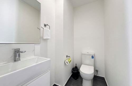 Marsden Park House | Blue Haven Retreat - Marsden Park Townhouse