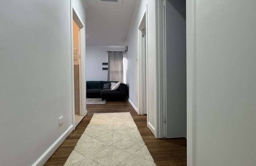 Swansea House | Swansea Coastal Retreat near the sea and IGA