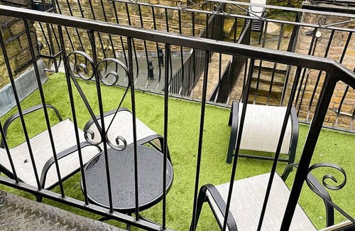 Padfield Apartment | Located in the heart of Glossop in the High Peak, Westwood Boutique Aparthotel combines comfort with convenience. Set against the breath-taking backdrop of the Peak District.