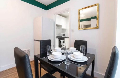 Bromley Common and Keston House | Charming 3 Bed House with Garden | Central