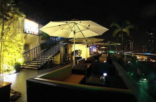 Kapitolyo Apartment | Ace Suites by the WaterSpa - Budget Accommodation