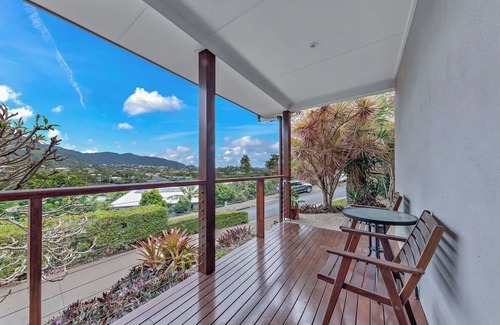 Cannonvale House | Coastal Elegance , Gateway to the Whitsundays -per friendly– Min 3-Month Stay