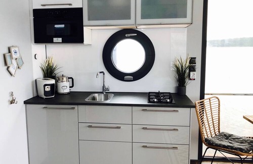 Luebeck Boat Rental | Relax on the houseboat "Hafenprinz"