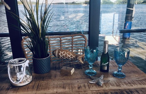 Luebeck Boat Rental | Relax on the houseboat "Hafenprinz"