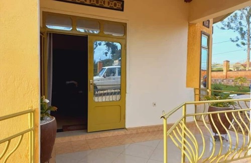 Kinazi House | Cheerful suburban home Nyamata