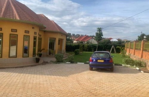 Kinazi House | Cheerful suburban home Nyamata