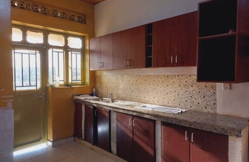 Kinazi House | Cheerful suburban Home