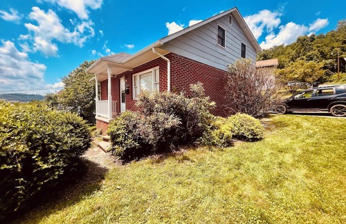 Clarksburg House | Single Family Home - Comfortable Two Bedroom -in Clarksburg