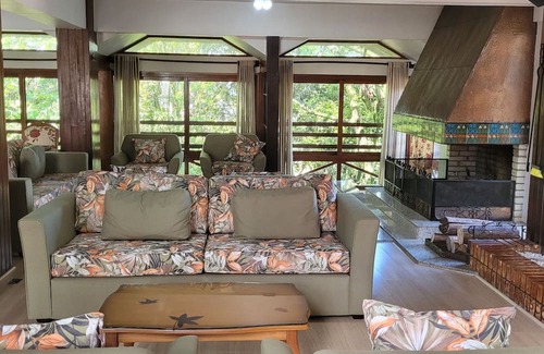 Gramado Hotel | Pousada na Rua Torta, 2 bedrooms, swimming pool, fireplace, with free parking