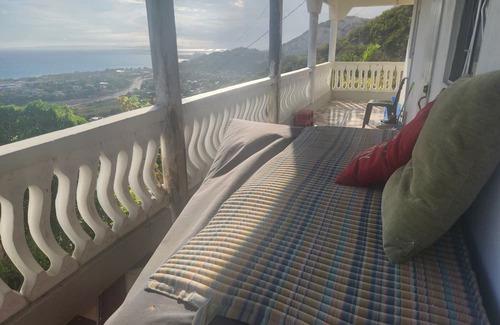 Gordon Town Apartment | Majestic panaramic beach views close to the Kingston Airport.