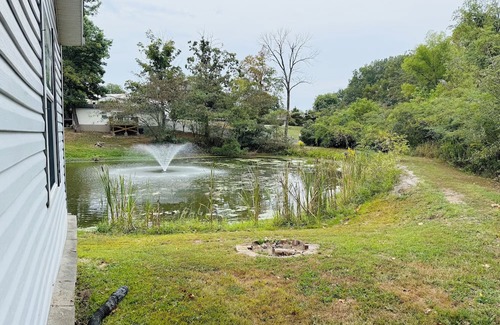 Murphysboro Cabin | Cozy 2-bedroom cabin minutes from Kincaid Lake boat ramp