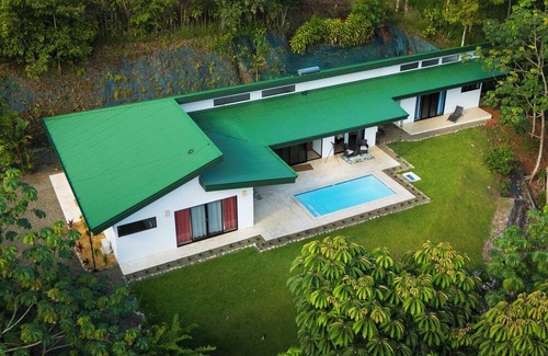 Alfombra House | Welcoming 3-bedroom house with amazing valley views