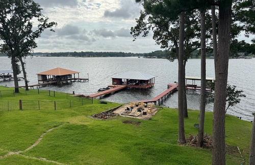 Flint House | The Cozy Sabbath Lakefront