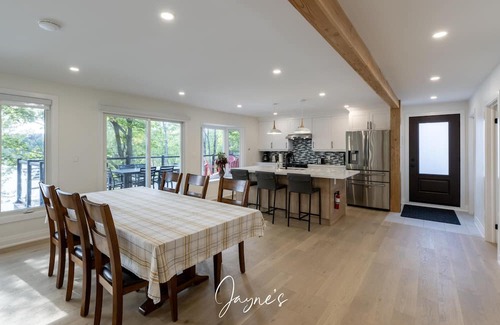 Muskoka Lakes Villa | 4 bed 3 bath cottage on Lake Muskoka