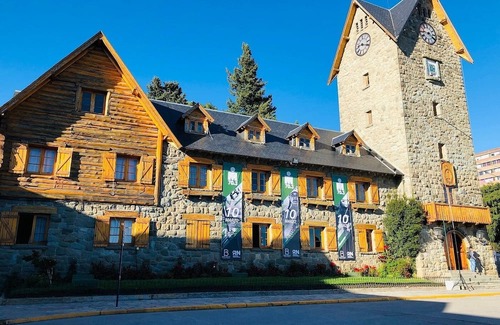 San Carlos de Bariloche Hotel | Relaxing Nahuel Huapi Room Close to Ski Slopes & Outdoor Adventures in Nature