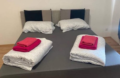 Simmering Apartment | Quiet Private Room | Central Shared Flat
