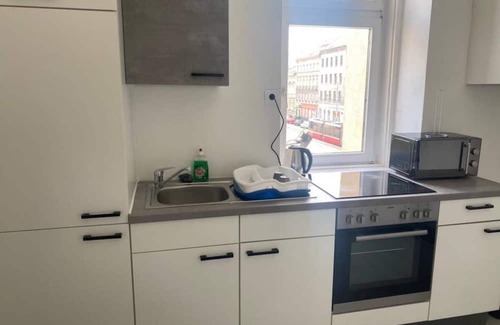 Simmering Apartment | Quiet Private Room | Central Shared Flat