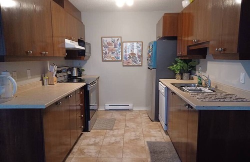 Aylmer Apartment | Boho Retreat – 3BD Condo. Close to Ottawa