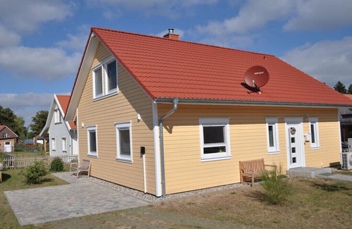Warin House | Holiday home in Warin with swimming pool