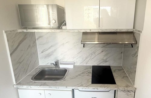 Corbeil-Essonnes Apartment | Newly refurbished 2-room apartment Parking, Wifi, washing machine and dryer.