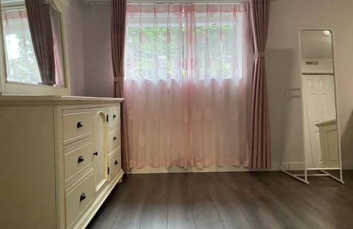 Guildford Apartment | cozy semi-basement suite, Located in a quite neighbourhood.
