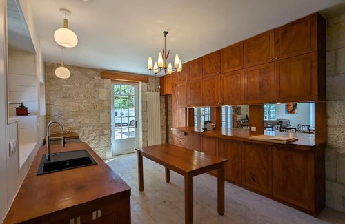 Pranzac Cottage | Large house with private pool, wifi, pets allowed for 15 guests.