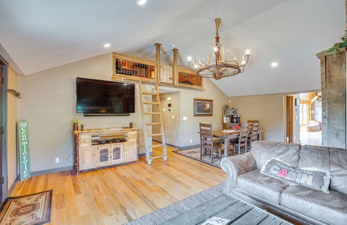 Excelsior Springs Cabin | Stay & Sip: Group Ranch at Shamrock Hills Vineyard
