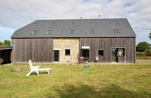 Herenguerville Cottage | Charming stone house with garden, bikes, and WIFI in Quettreville-sur-Sienne