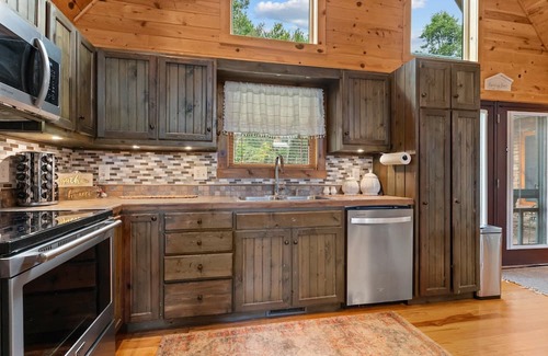 Sparta House | ‼️Cozy 3BR Bloff Hytte w/Mountain Views and BBQ