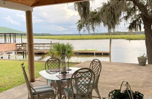 Midway Cottage | Romantic Cottage with a Beautiful Dock for Peace and Quiet Near Historic St. Catherine's and Ossabaw Island Beaches, Georgia (A Boat Ride Away!)