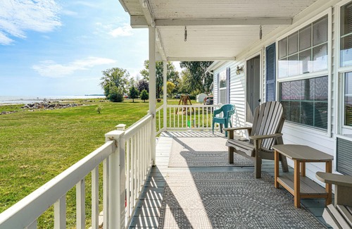 Harbor Beach House | Lake & Lighthouse Views: Inviting Port Hope Home!