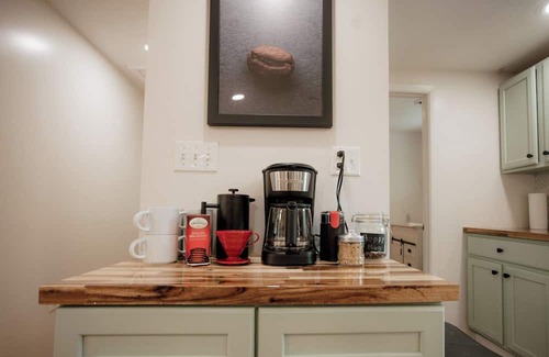 Spring Creek Cottage | Charming 3-bedroom cottage on the creek with AC