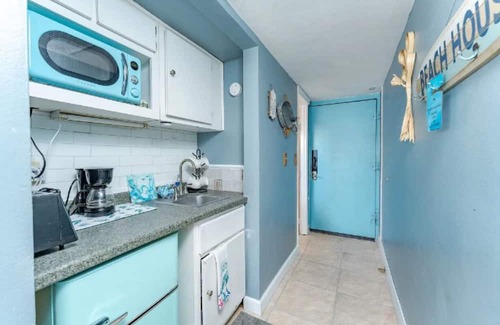 Rogers Seabreeze Apartment | Charming apartment in serene Daytona Beach with AC