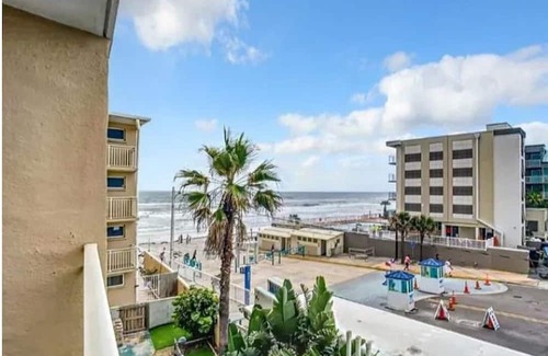 Rogers Seabreeze Apartment | Charming apartment in serene Daytona Beach with AC