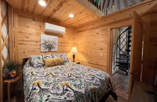 Floyd Cabin | New! YURTime by Buffalo Mountain Getaway