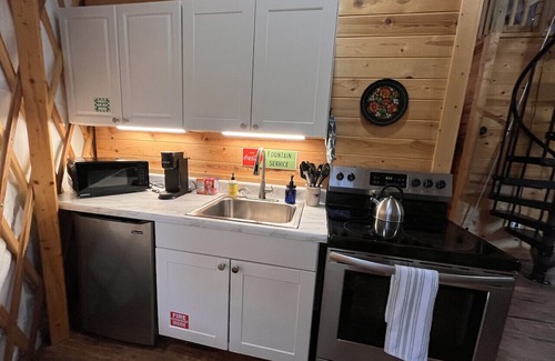 Floyd Cabin | New! YURTime by Buffalo Mountain Getaway