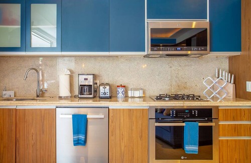 Centro Ixtapa Apartment | Sunny Studio in Romantic Zone. Steps to Beach.