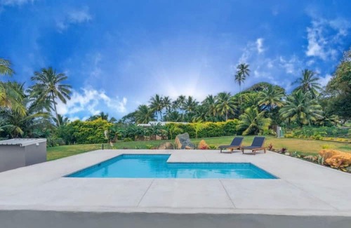 Matavera House | Enua Tipani Pool Villan Quiet Convenient location Modern Finishes Sleeps 8